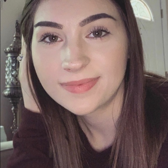 Meet your Posher, Jennifer - Picture 1 of 1